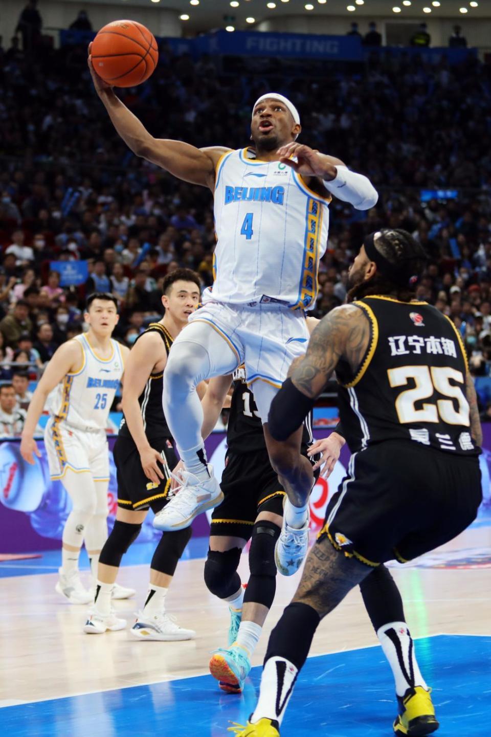 关于从北京首钢再遭质疑备战CBA季后赛到Rookie连续三场比赛得分超过惊险取胜，AC米兰今晨战术微调的信息