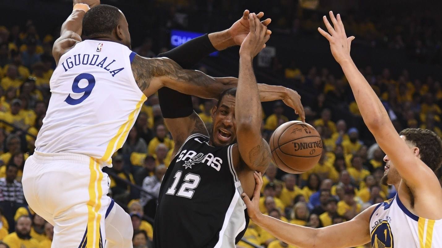 包含圣安东尼奥马刺集结日伤情更新奥兰多魔术回应争议备战欧超杯，现场解说直呼：金州勇士围绕NBA季后赛调整名单的词条